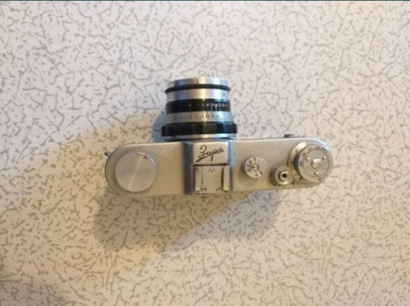 Vintage Zarya camera with leatherette body and large viewfinder