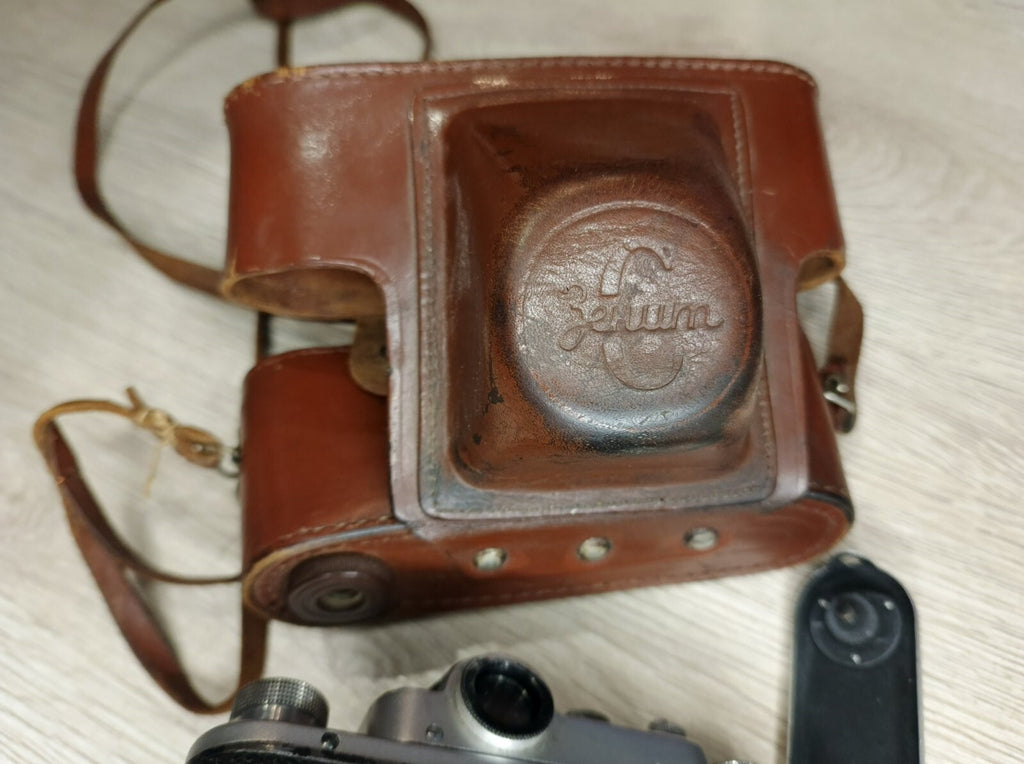 Vintage Zenit-C SLR camera with compact metal body and leatherette – detail 5