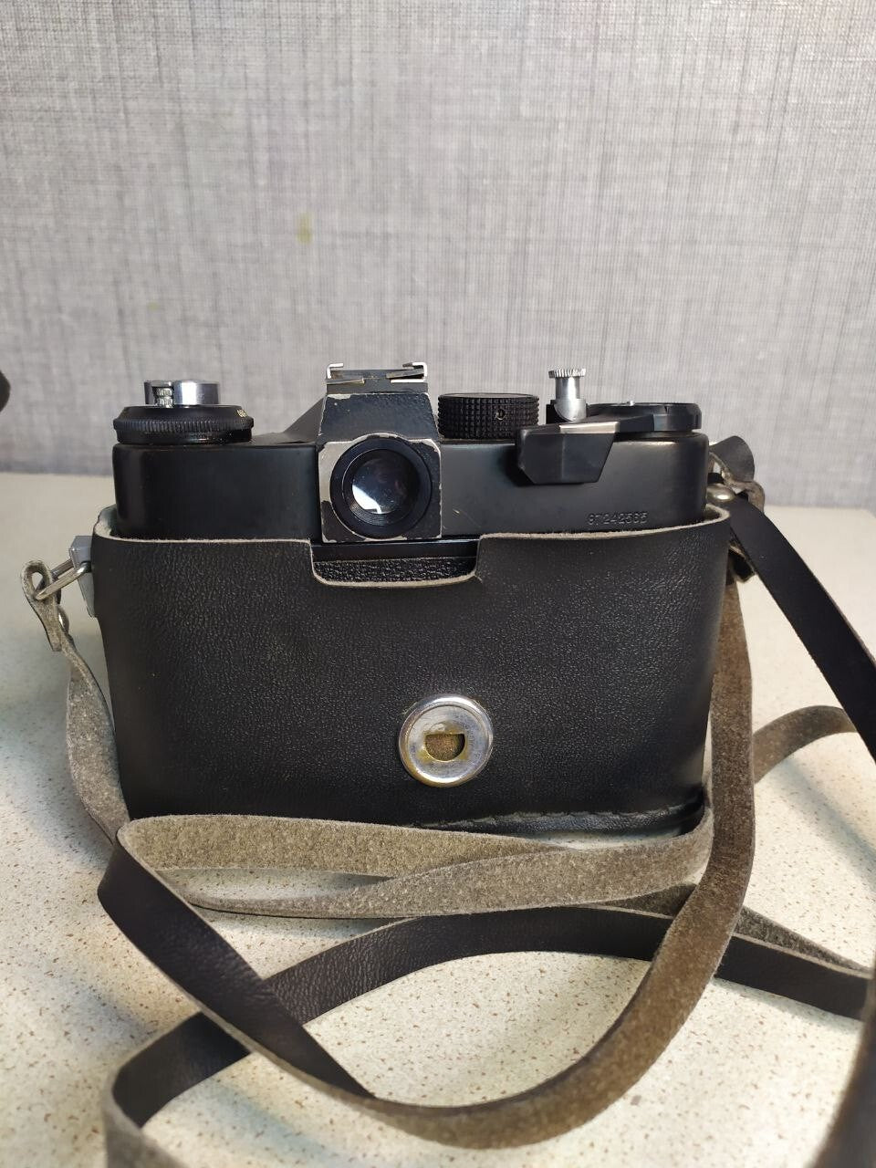 Black Zenit ET SLR with built-in selenium light meter – detail 5