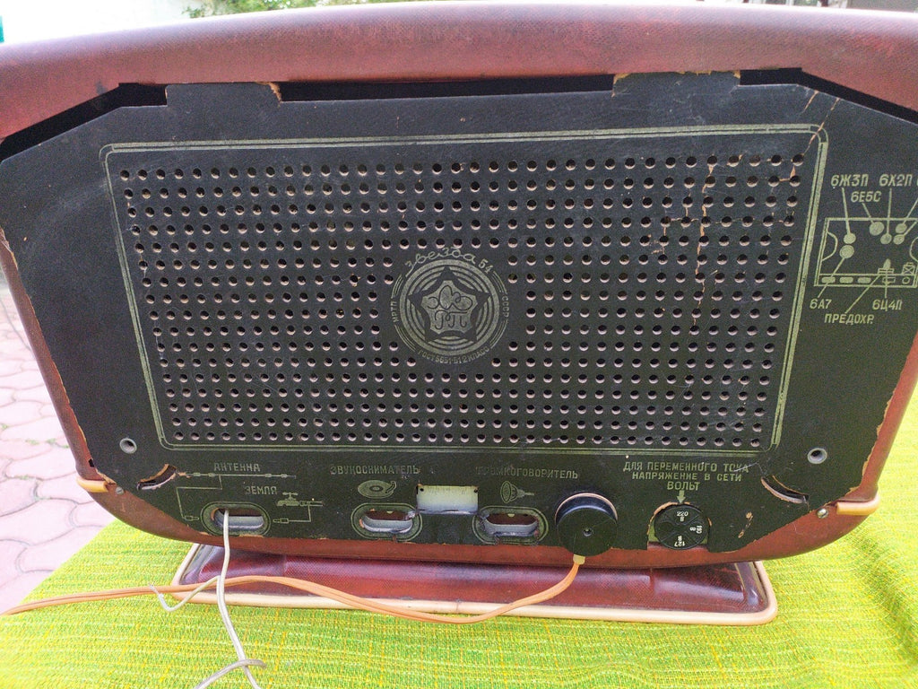 Vintage Soviet vacuum tube radio with illuminated frequency scale – detail 14
