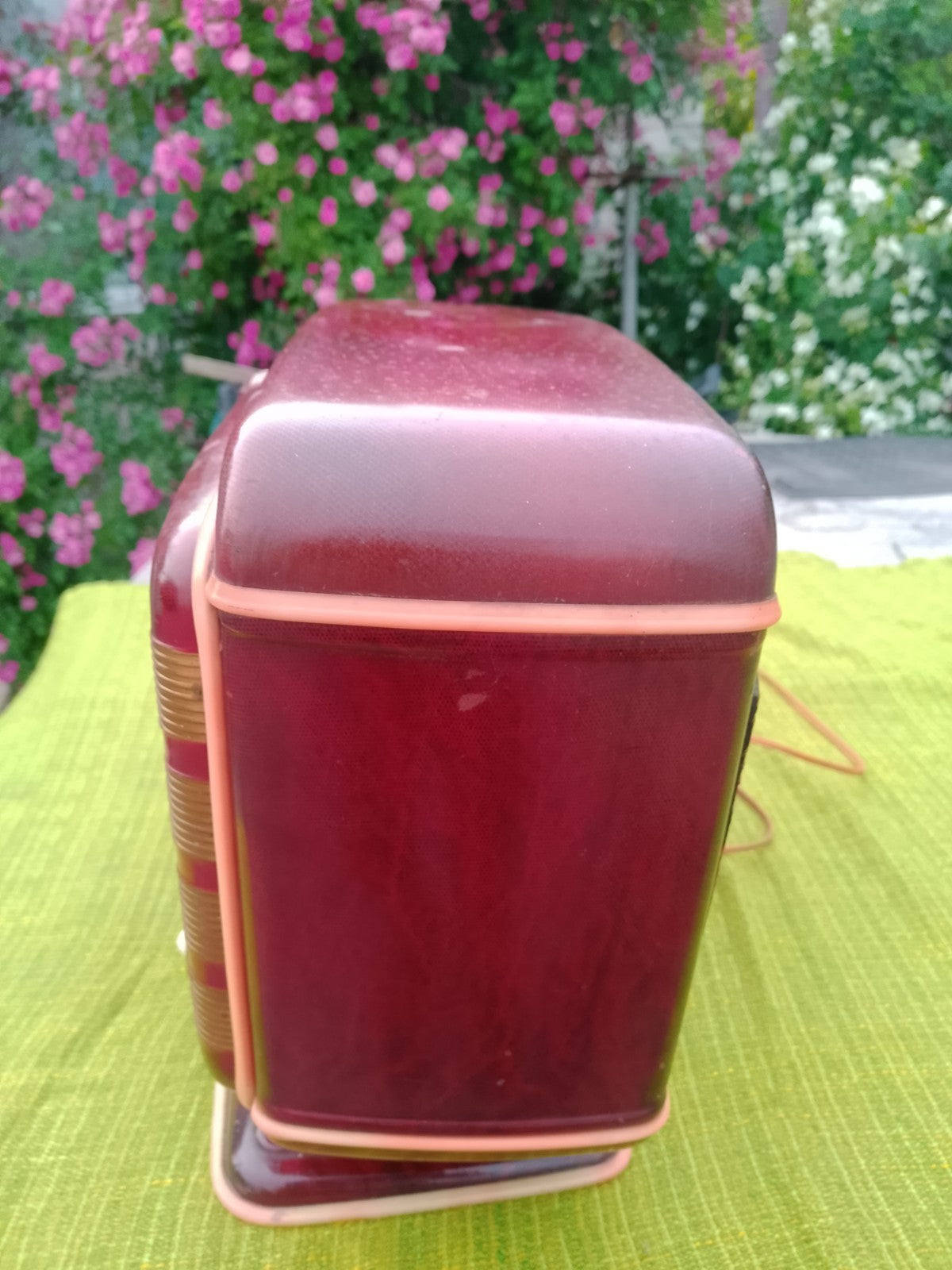 Mid-century USSR tube radio side view showing minor wear – detail 7
